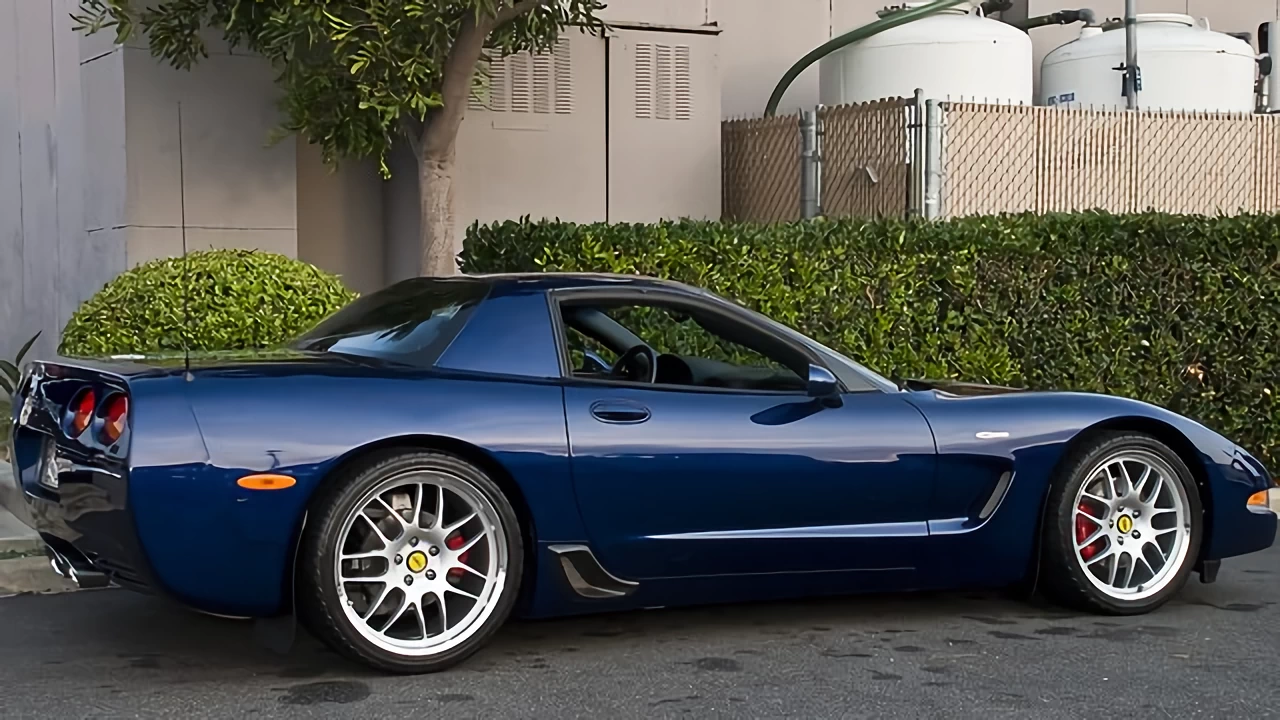 Click to Enlarge-Esc to Close Corvette Generations/C5/C5 2003 Blue Right.webp